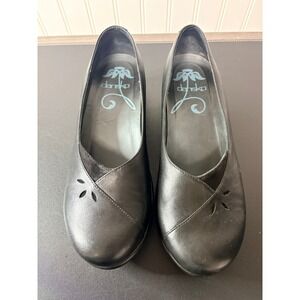 Dansko Womens Black Leather Laser Cut Floral Wedge Pumps Shoes Size 40